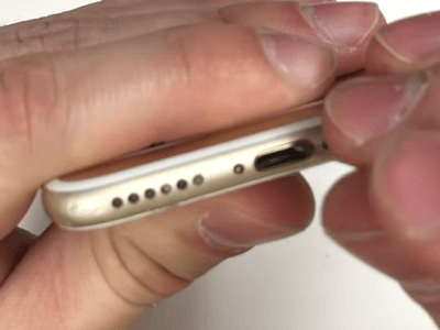 membersihkan port usb atau charge iphone membersihkan port usb atau charge iphone